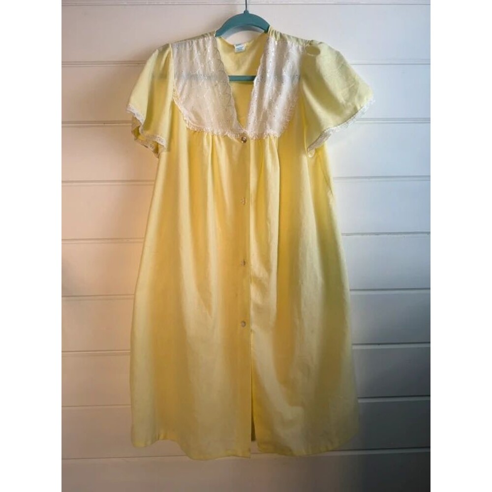Vintage 60s/70s Berkcliff Yellow Nightgown Housecoat Duster Lace Trim Medium 36